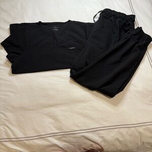 Jaanuu Black Jogger Scrub Set